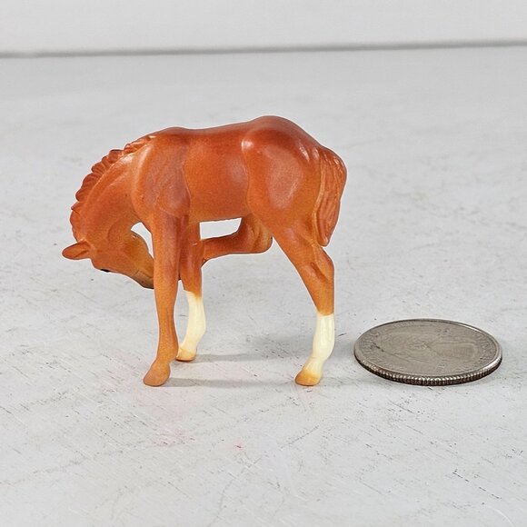Breyer Stablemate Scratching Foal Baby Horse Chestnut Fun Foals #5655 - Picture 8 of 8